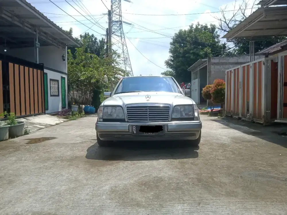 MERCEDES-BENZ W124 E320