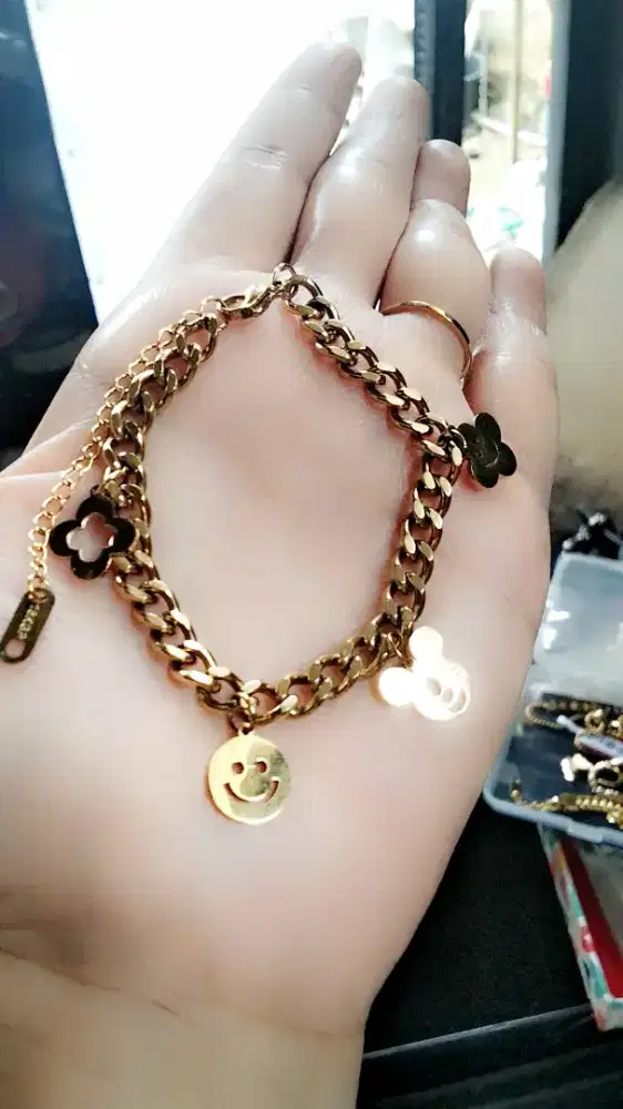 Titanium murni bersertifikat lapis emas 18k