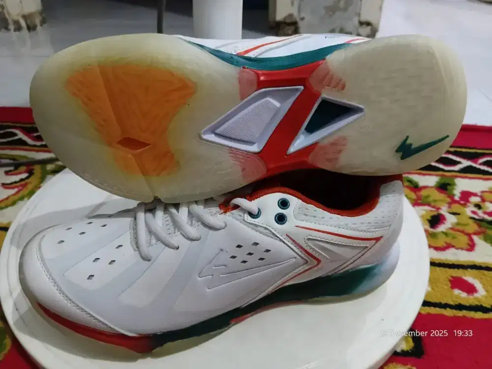 Sepatu Badminton
