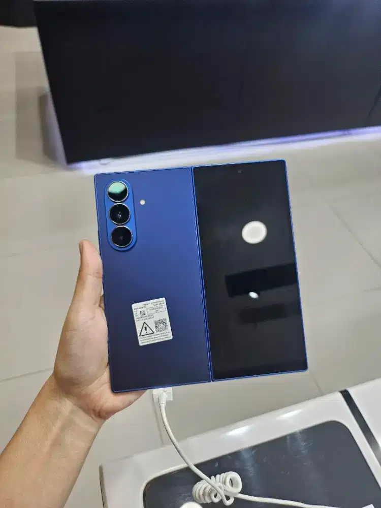 SAMSUNG Z FOLD7 256 GARANSI RESMI SEIN 1 TAHUN