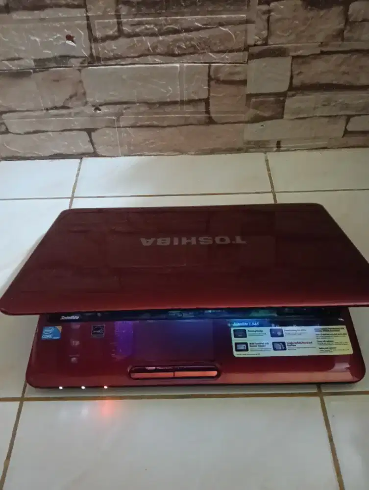 Toshiba satelite  L645 core i3 ram 8GB/SSD 500GB mulus terawat