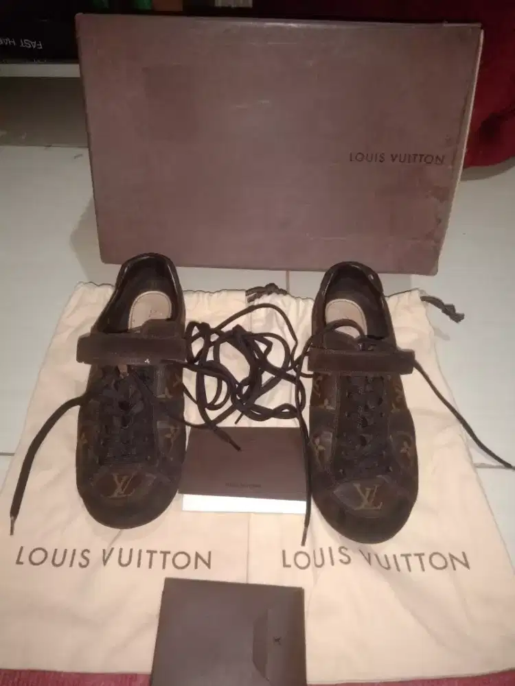 Di jual sepatu asli breanded merek louis vuitton asli