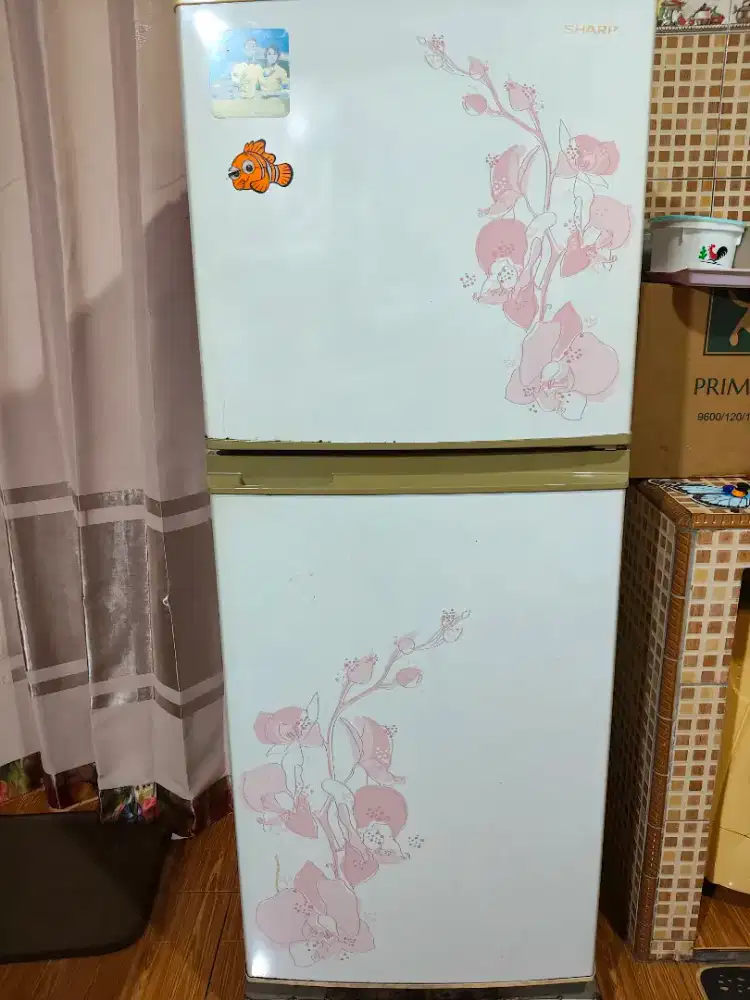 Dijual Kulkas dua pintu merk sharp nego