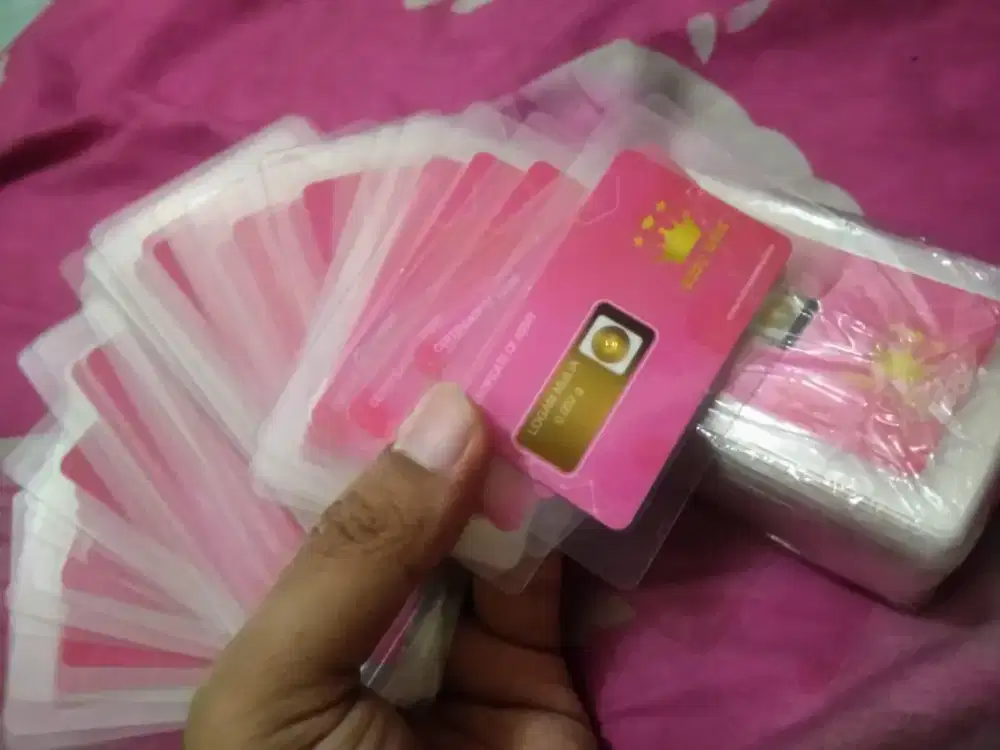 Baby gold logam mulia