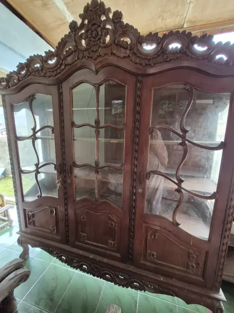 Dijual mau pindahan lemari jati asli