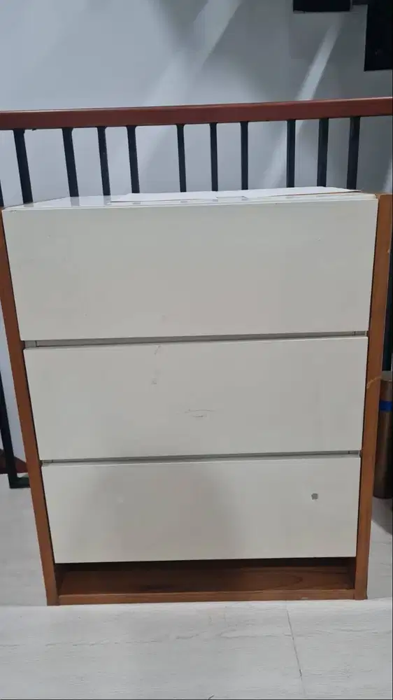 Lemari 3 Laci Putih (Bekas)