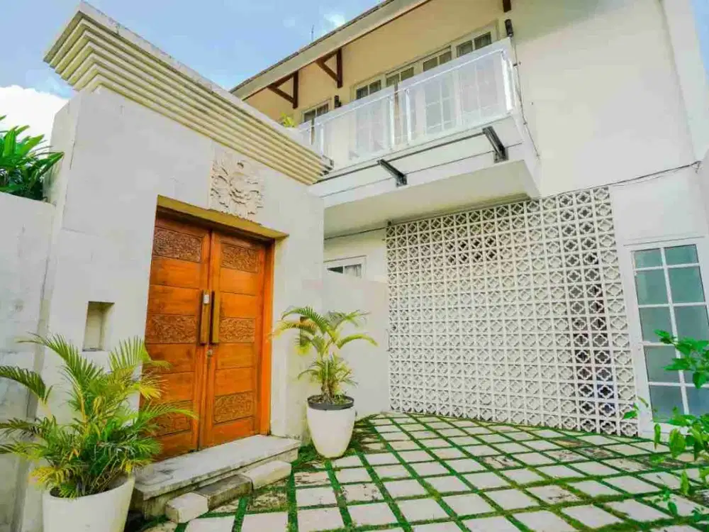 VILA MEWAH MODERN JALAN BLONG KEKER JIMBARAN