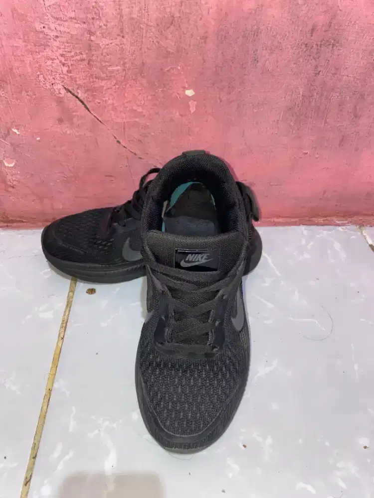 Sepatu Lari Nike Air - Dijual!