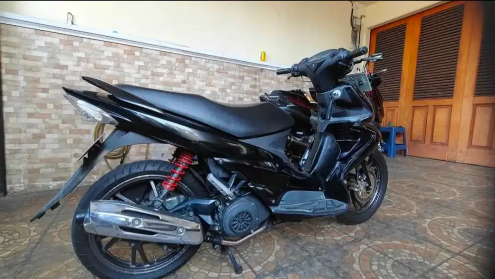 Skywave 125 Hitam