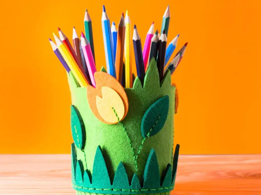 Tempat pensil dari botol plastik
