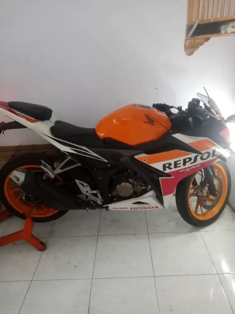 Honda CBR150R lengkap