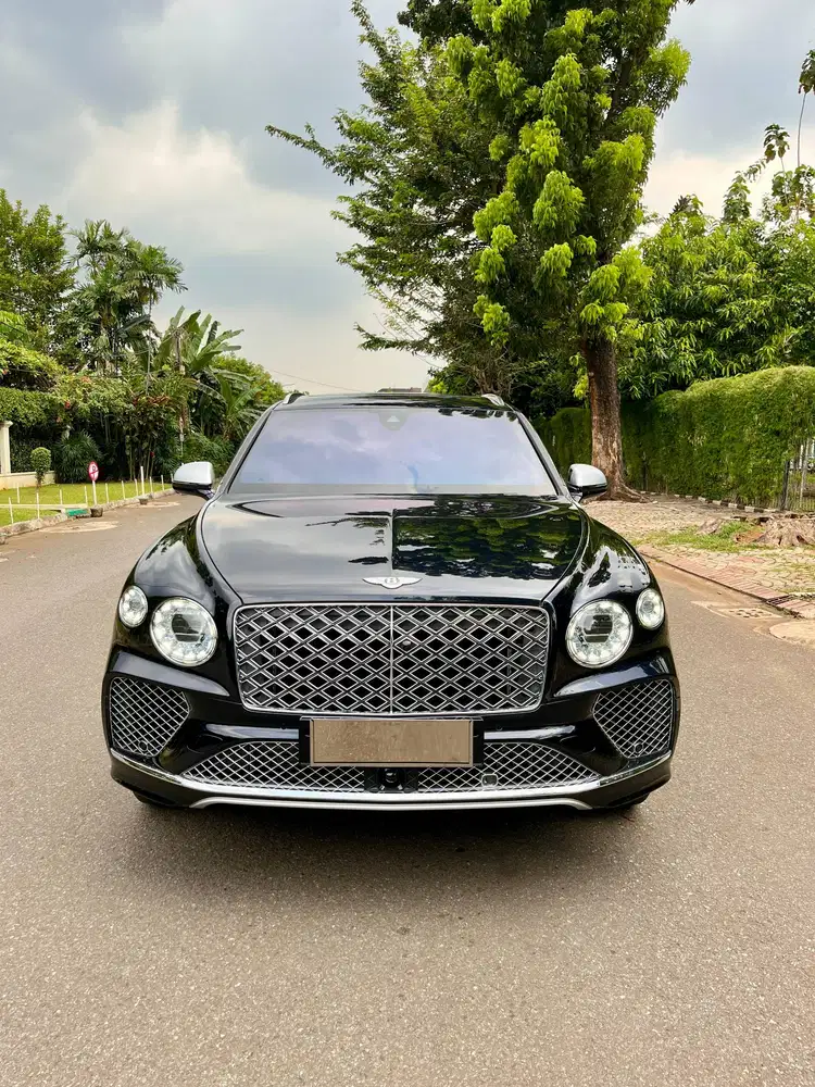 Bentley Bentayga EWB V8 2+2 Black 2024 (Jok Mulliner Edition)