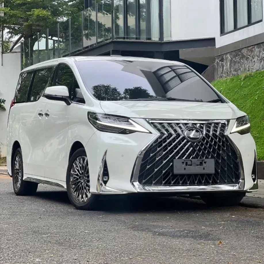 (CASH) Lexus LM350 7-Seaters 2020