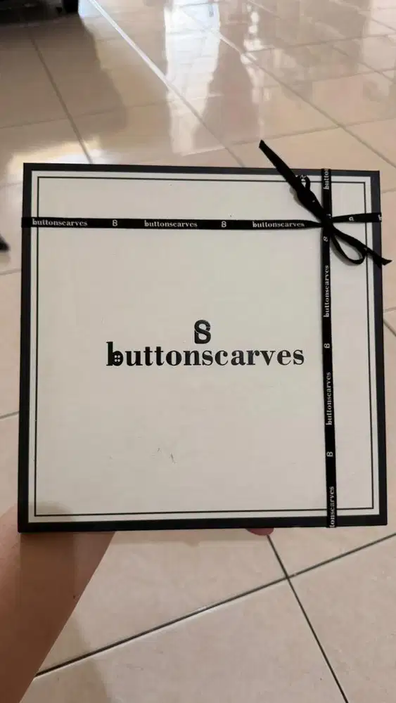 Preloved Buttonscarves