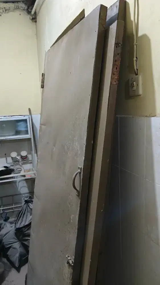 Dijual 4 Pintu Bekas Renovasi Rumah