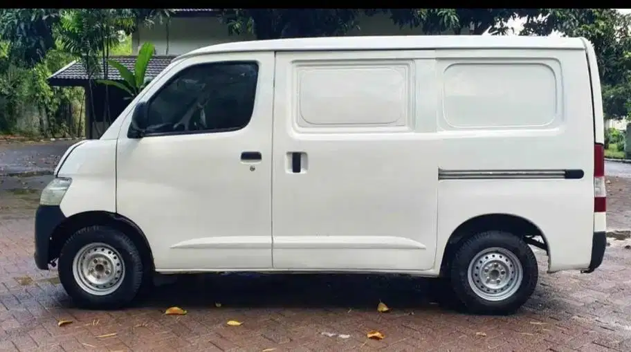Sewa Mobil Blind Van