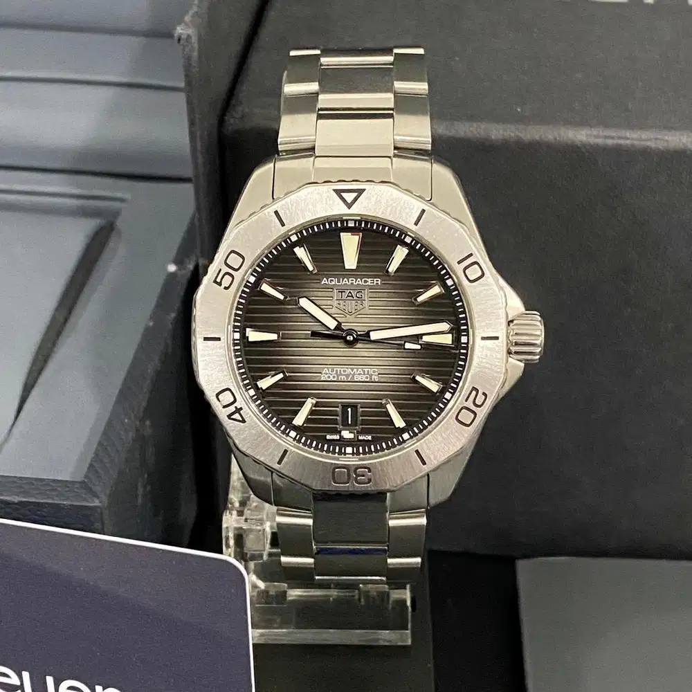 Tag heuer aquaracer automatic date