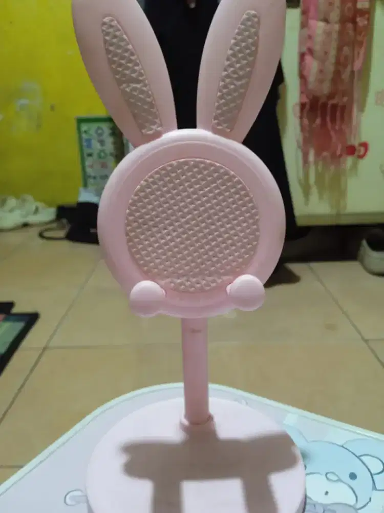 tempat untuk naro/senderan hp