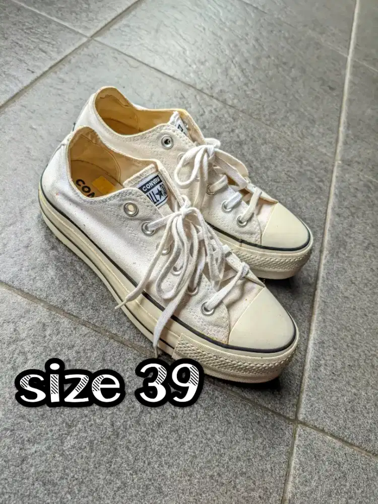 sepatu masih bgus ukuran d foto