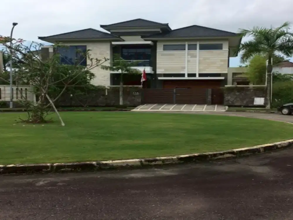 Dijual rumah mewah 2 lantai dengan private pool dan jacuzzi di  kawasan elite bukit indah sukajadi