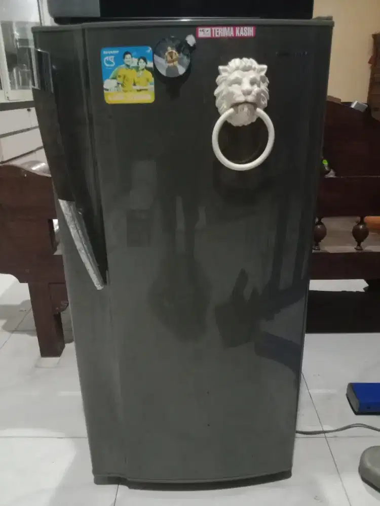 Kulkas SHARP jual cepat