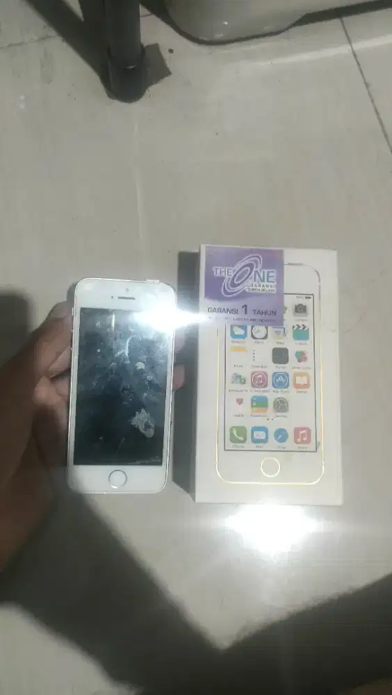 jual iphone 5s kondisi bisa nyala tapi gaada batrenya