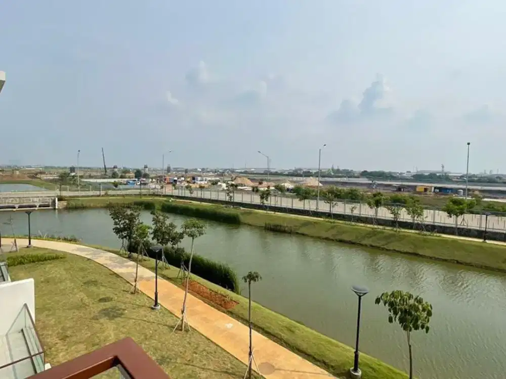 Rumah PIK 2 View Danau Ukuran 10x25 2,5 Lantai DISEWA Kosongan