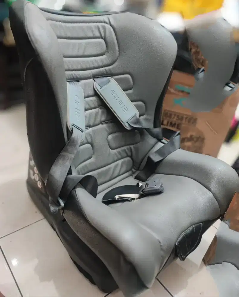 Baby seat car . Kursi mobil bayi chicoo eletta