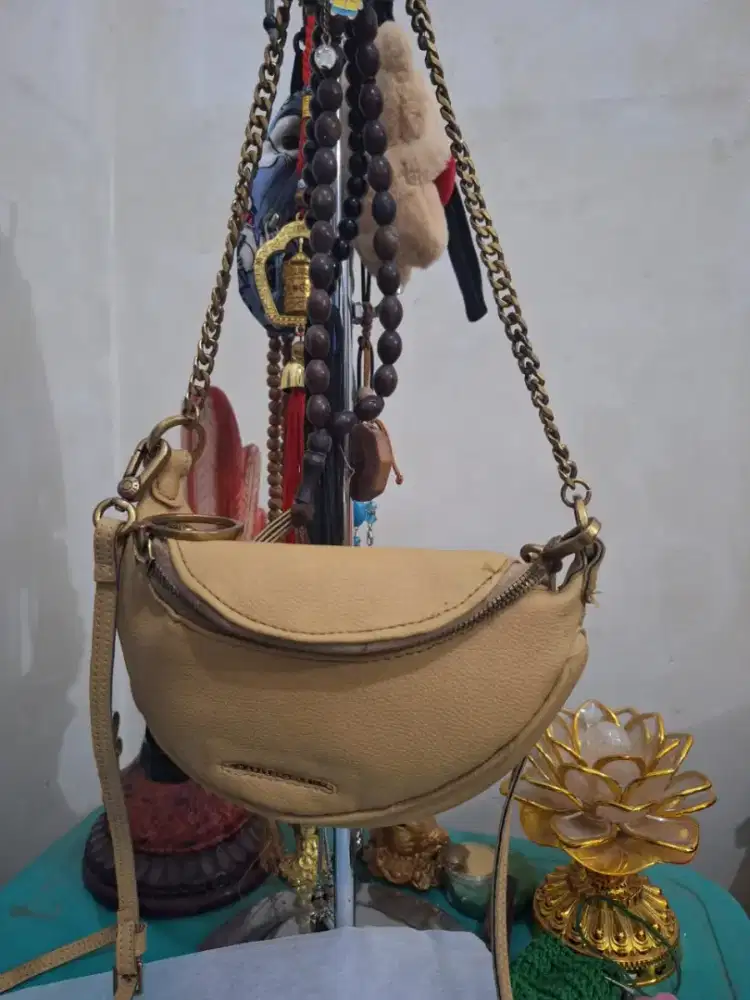 Tas selempang branded 
Charles warna jinga 
Limited edition 
Barang te