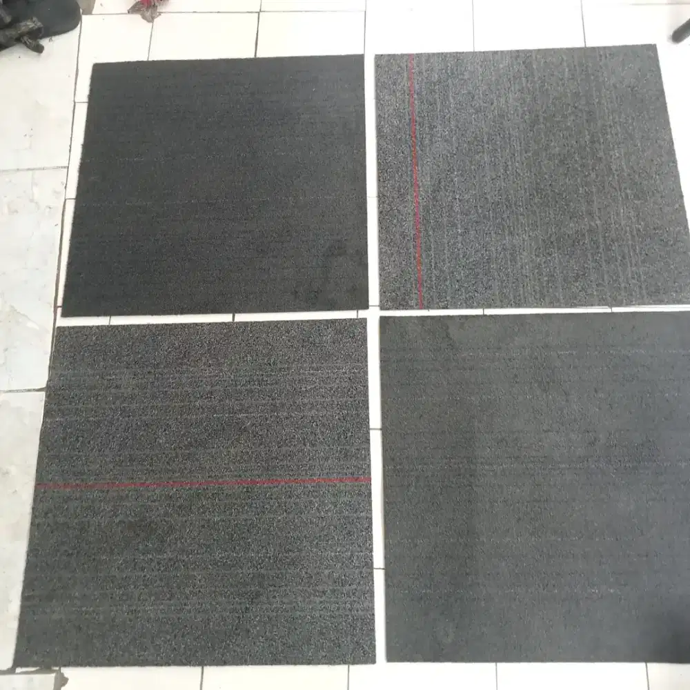 Karpet tile lantai kantor bekas