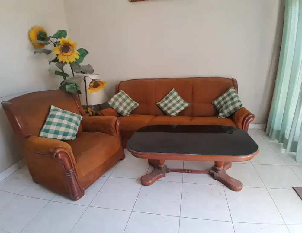 Jual Murah Cepat ,..1 set Kursi Tamu.