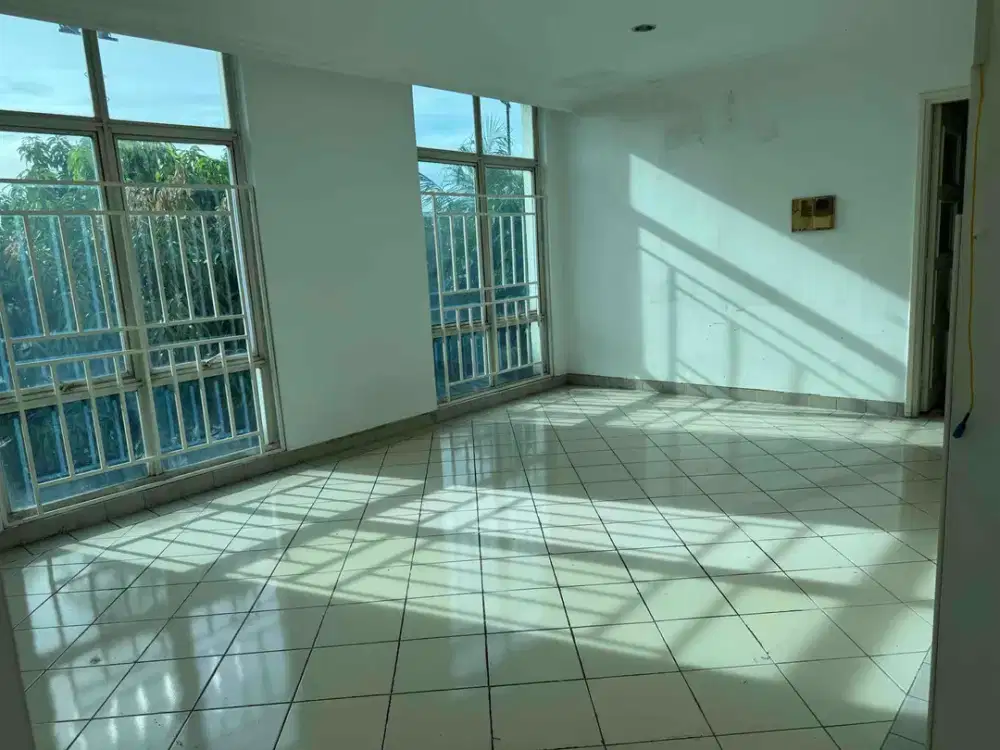 Apartemen 3 BR Unfurnished ITC Roxy Mas Strategis