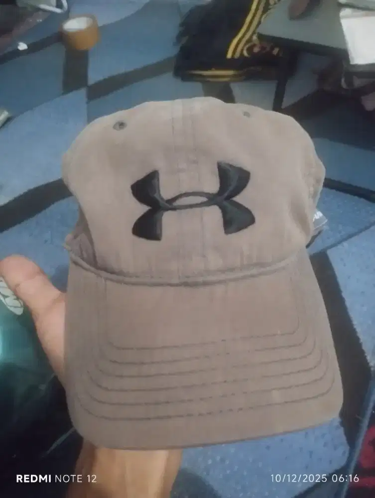 Topi Under Armor