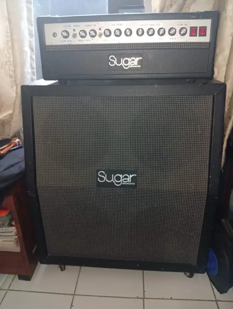 Ampli custom + speaker ampli 4 x 12 merk sugar.