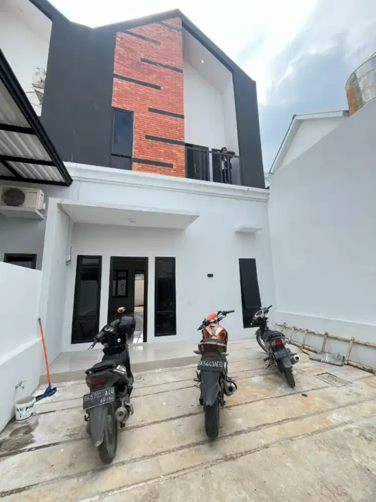 MODEL KEKINIAN, 2 TINGKAT, TIDAK BANJIR DEKAT MALL