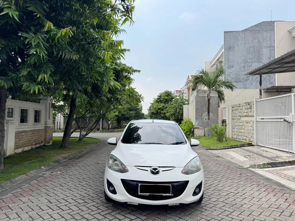 Mazda 2 Sedan 1.5 V Manual 2012 Facelift Putih Mulus Plat L