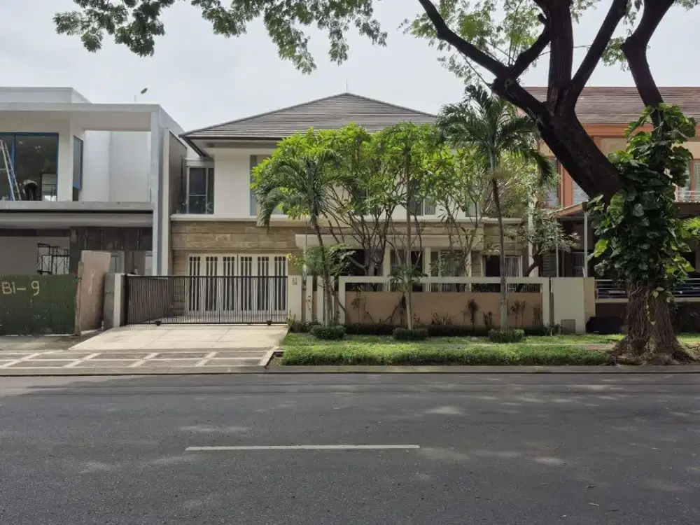 DISEWAKAN RUMAH ROYAL RESIDENCE WIYUNG SURABAYA BARAT DEKAT PAKUWON CITRALAND DAN GRAHA FAMILY ADA KOLAM RENANG