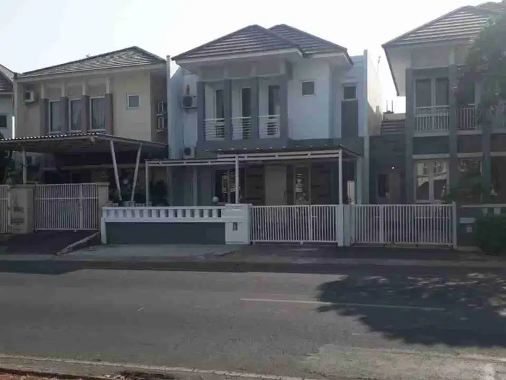 Jual cepat rumah cantik siap huni semi furnish 3 M nego. Kota wisata cibubur.