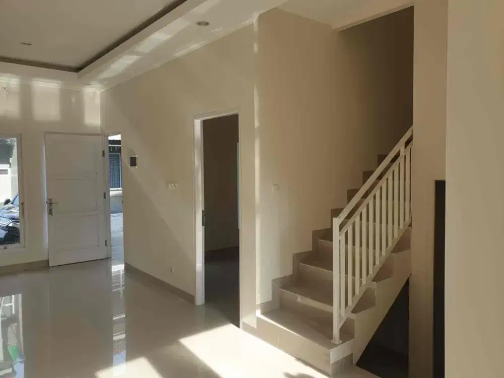 Rumah Baru 2 lantai Harga Murah Letak Strategis di Pusat Kota