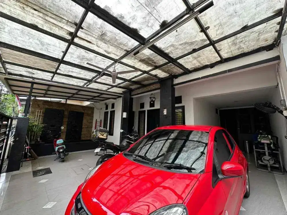 RUMAH MEWAH DENGAN PRIVATE POOL CUMA 3M DI ERAMAS CAKUNG