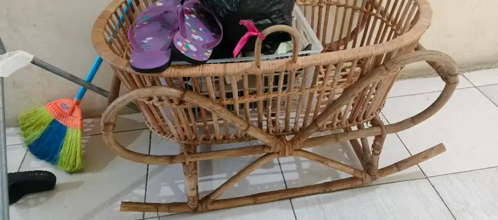 Ayunan rotan untuk bayi (tanpa kasur)