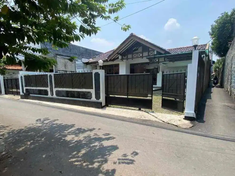 disewakan rumah di Cilandak timur bisa buat usaha dan kantor