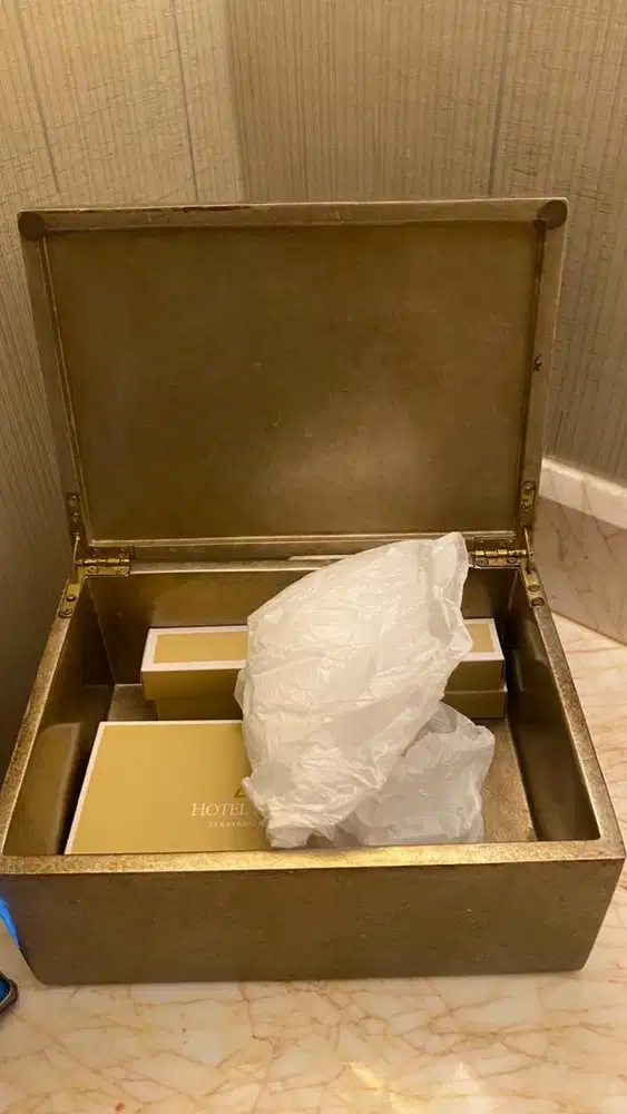 Kotak peralatan kamar mandi - HSC 2025