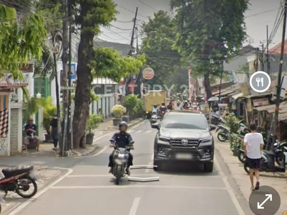 BANGUNAN TUA PINGGIR JALAN RAYA COCOK UNTUK BANGUN RUKO /KOSTAN