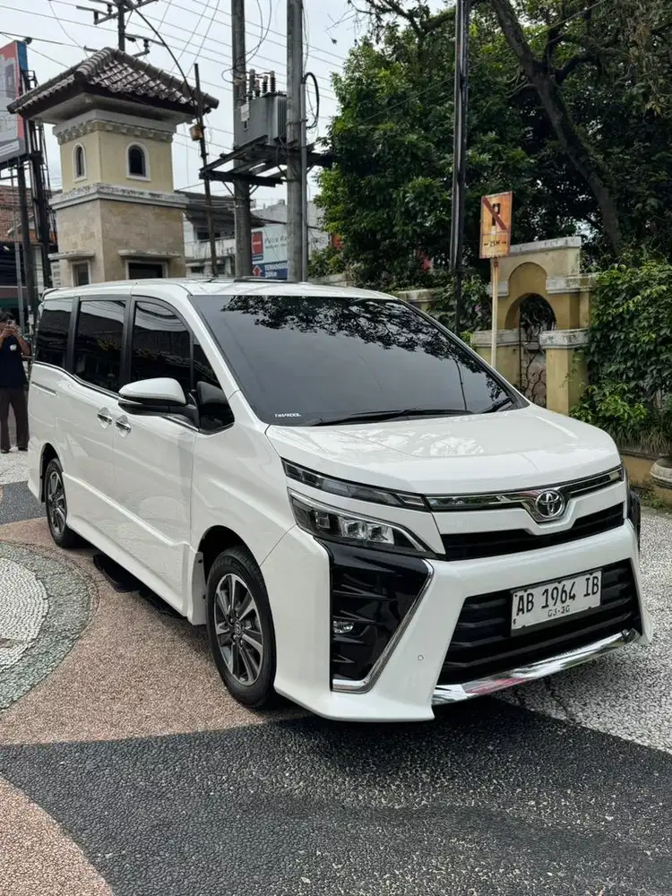 [Km 20rb] Voxy 2.0 AT 2020 Istimewa