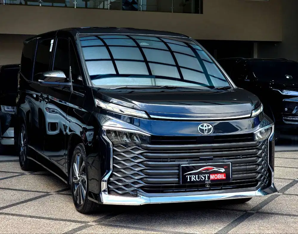 KM 13 RB!! TOYOTA VOXY FACELIFT TSS CBU JAPAN AUTOMATIC PK 2023 BLACK