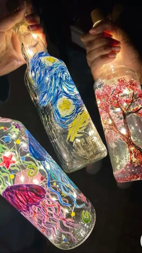 Botol bercahaya penuh warna