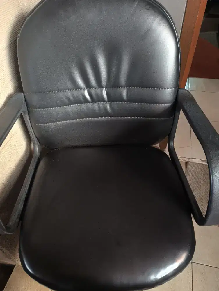 Kursi kantor atau komputer sangat empuk