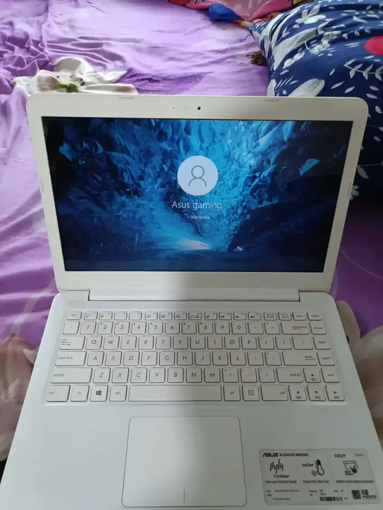 Laptop asus E402Y Slim
Ram 4
Hardisk 1 tera