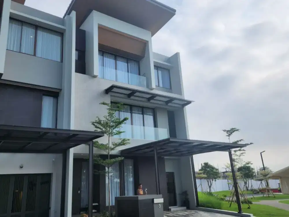 Rumah Mewah Cluster ARDEA Heron 3lantai Summarecon sudah lift & marmer